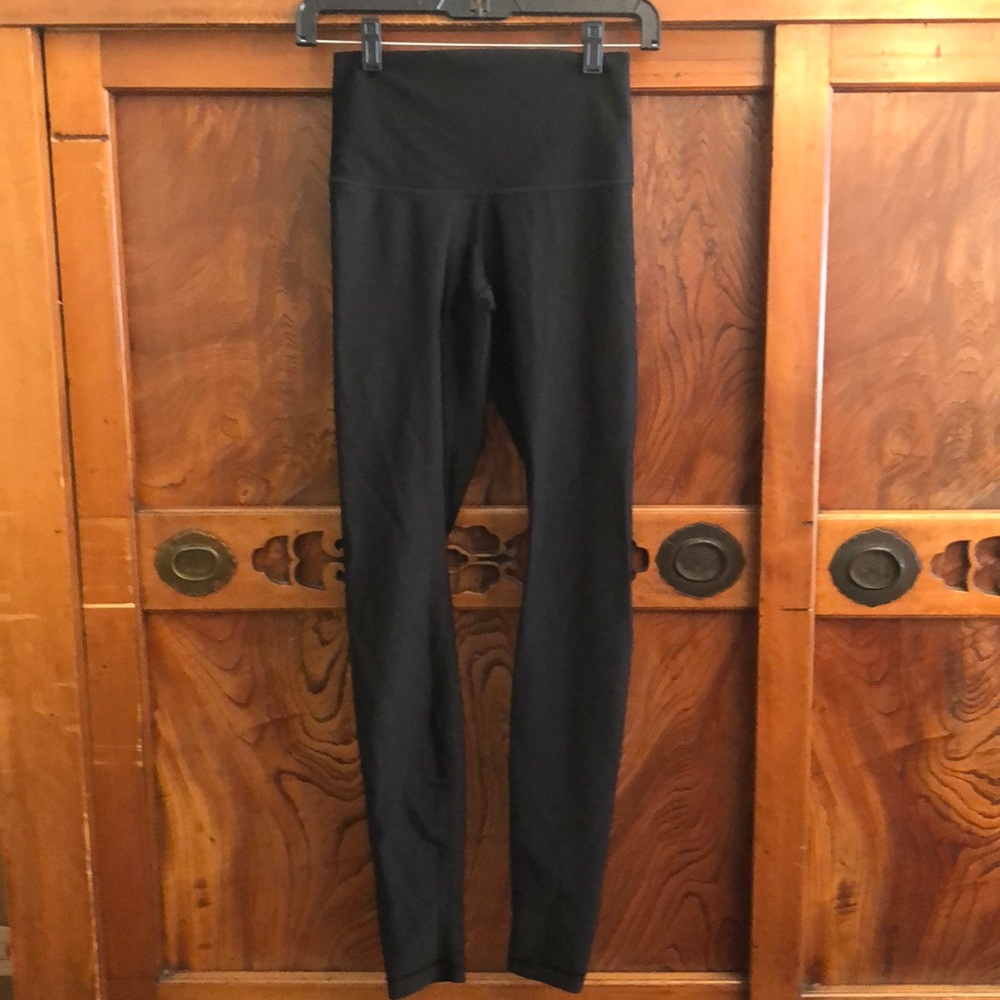 Lululemon black shiny hi rise leggings sz 6 30”